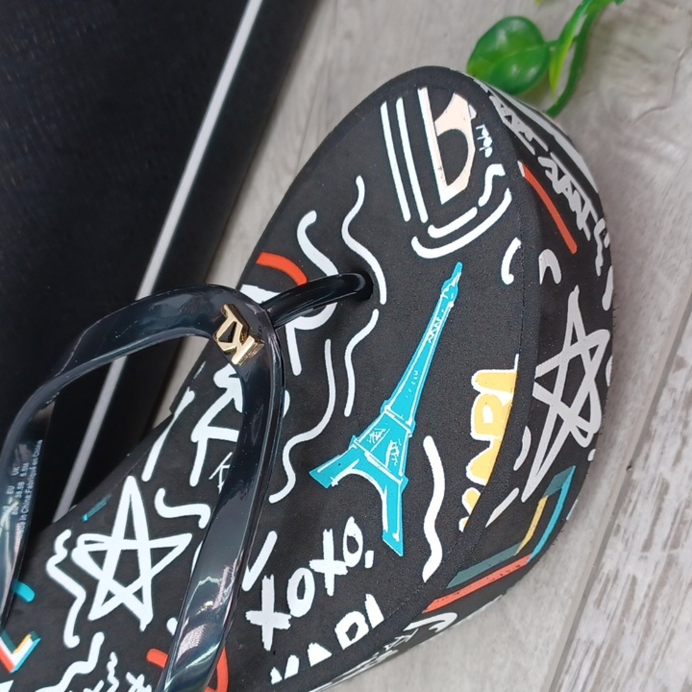 Karl Lagerfeld Nola Graffiti Wedge NIB - Picture 2 of 9